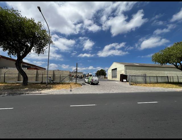 545M² WAREHOUSE TO LET IN PAROW INDUSTRIAL